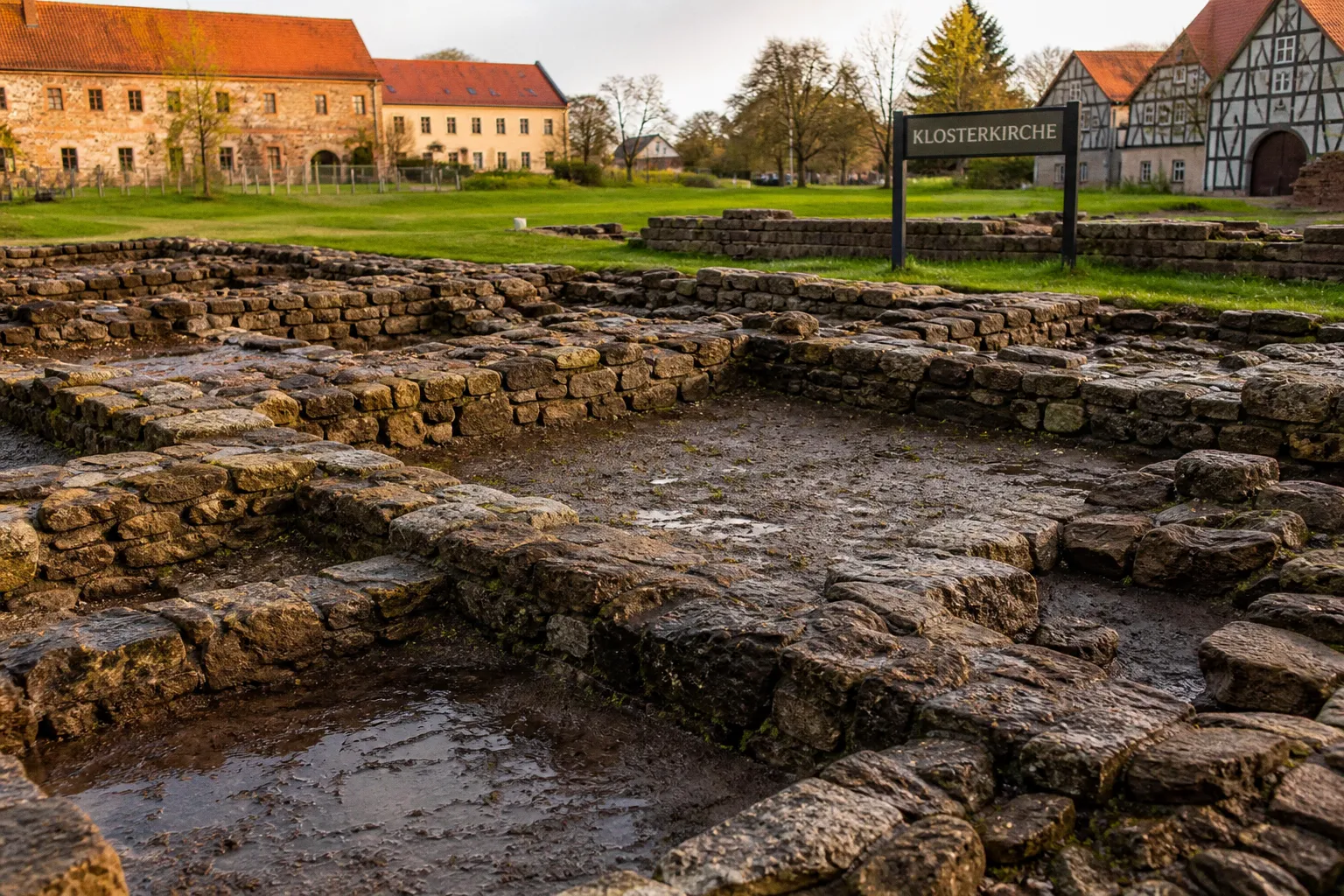 Archäologische Bilanz: Sechs Jahrzehnte Forschung an hochmittelalterlichen Klosteranlagen