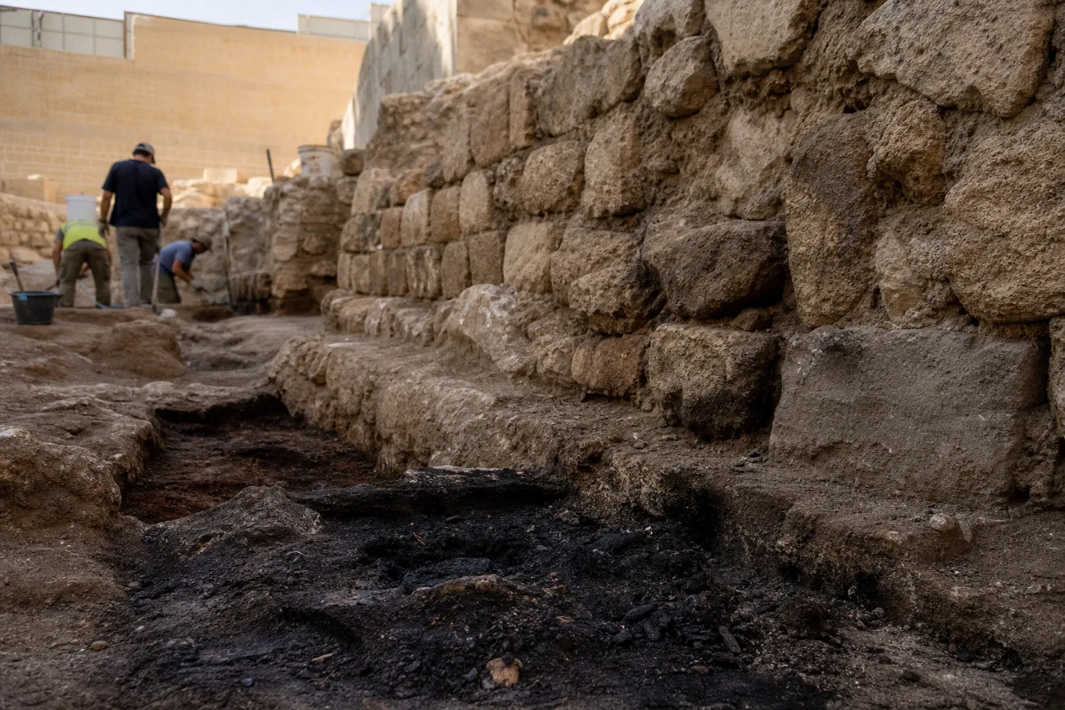 Archäologische Sensation: Antike Holzbalken in Jerusalem freigelegt
