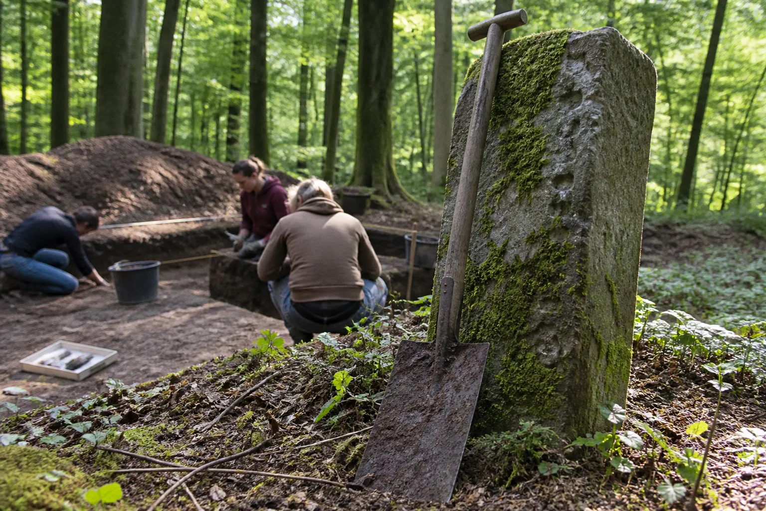 Ortsnamenforschung: Linguistische Analyse oder Spatenprobe?